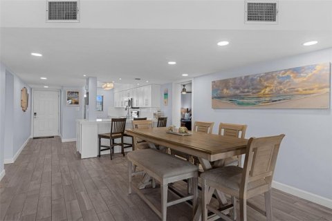 Condo in Cocoa Beach, Florida, 3 bedrooms  № 1885989 - photo 12