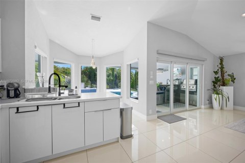 Villa ou maison à vendre à Weston, Floride: 3 chambres, 205.78 m2 № 2032524 - photo 11