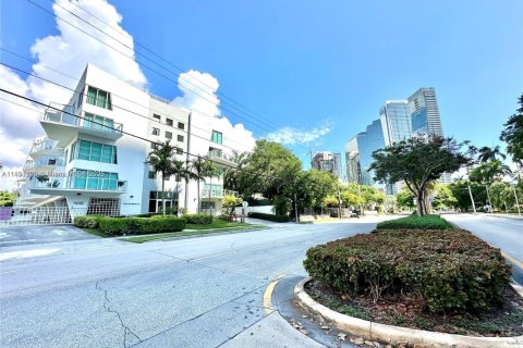 Condo in Miami, Florida, 1 bedroom  № 1944121 - photo 2