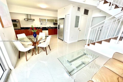 Condo in Miami, Florida, 1 bedroom  № 1944121 - photo 7
