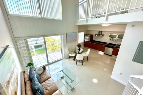 Condo in Miami, Florida, 1 bedroom  № 1944121 - photo 17