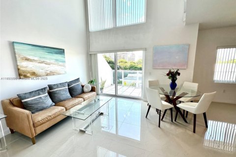 Condo in Miami, Florida, 1 bedroom  № 1944121 - photo 9