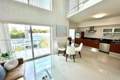 Condo in Miami, Florida, 1 bedroom  № 1944121 - photo 8