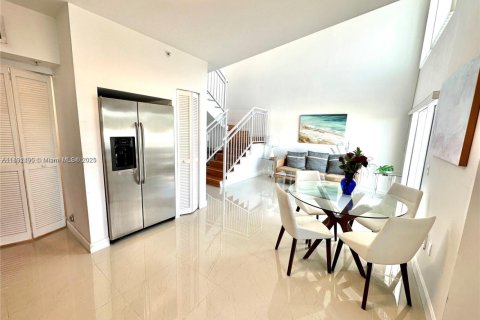 Condo in Miami, Florida, 1 bedroom  № 1944121 - photo 4