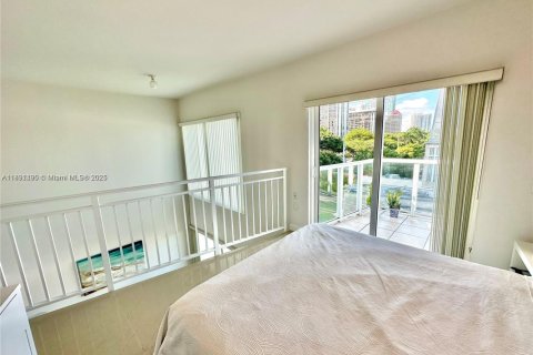 Condo in Miami, Florida, 1 bedroom  № 1944121 - photo 10