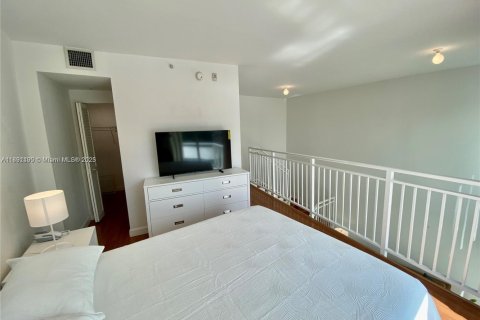 Condo in Miami, Florida, 1 bedroom  № 1944121 - photo 11
