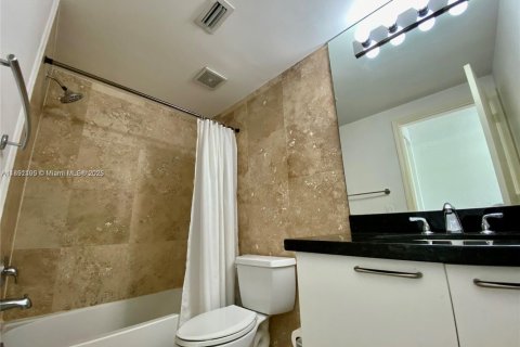 Condo in Miami, Florida, 1 bedroom  № 1944121 - photo 13