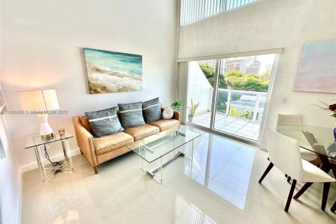 Condo in Miami, Florida, 1 bedroom  № 1944121 - photo 18