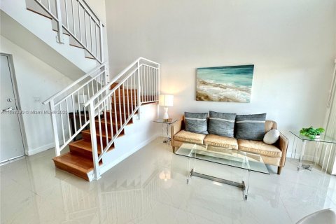Condo in Miami, Florida, 1 bedroom  № 1944121 - photo 6