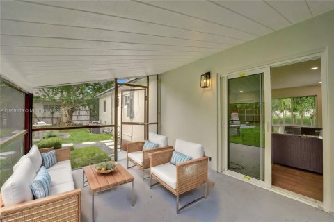 Casa en venta en Miami, Florida, 3 dormitorios, 94.02 m2 № 1897727 - foto 12