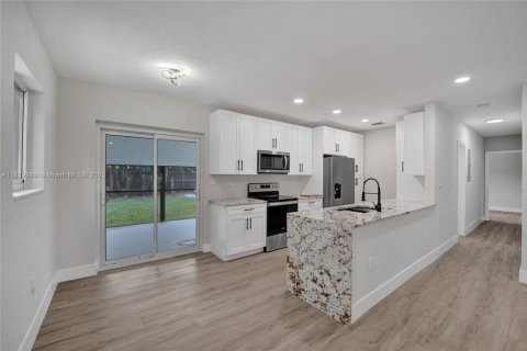 Casa en venta en Miami, Florida, 3 dormitorios, 94.02 m2 № 1897727 - foto 30