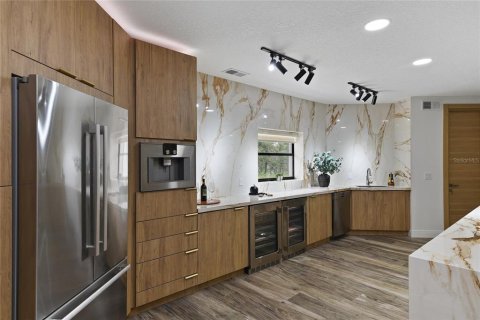 Casa en venta en Eustis, Florida, 5 dormitorios, 334.45 m2 № 1902002 - foto 11