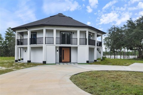 Casa en venta en Eustis, Florida, 5 dormitorios, 334.45 m2 № 1902002 - foto 1