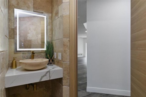 Casa en venta en Eustis, Florida, 5 dormitorios, 334.45 m2 № 1902002 - foto 21