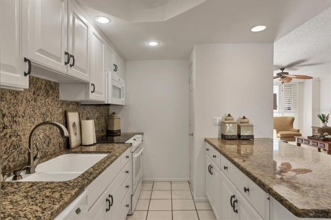 Condo in Sarasota, Florida, 2 bedrooms № 2095223 - photo 15