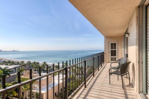 Condo in Sarasota, Florida, 2 bedrooms № 2095223 - photo 2