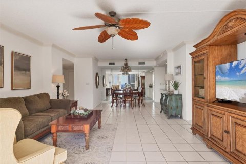 Condo in Sarasota, Florida, 2 bedrooms № 2095223 - photo 11