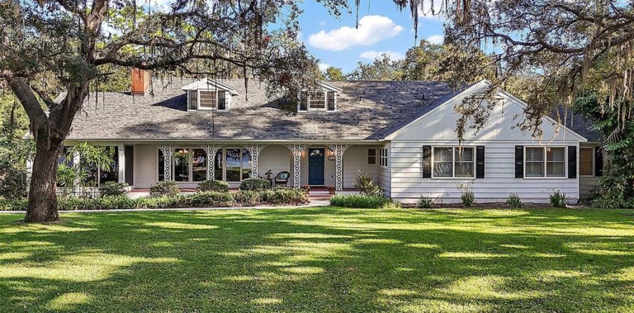House in Leesburg, Florida 4 bedrooms, 310.2 sq.m. № 1449597