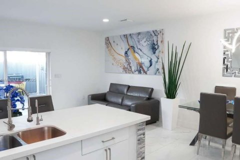 Adosado en venta en Florida City, Florida, 3 dormitorios, 133.78 m2 № 1965839 - foto 9