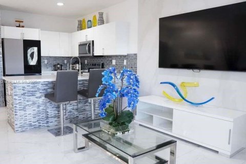 Adosado en venta en Florida City, Florida, 3 dormitorios, 133.78 m2 № 1965839 - foto 6