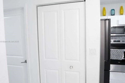 Adosado en venta en Florida City, Florida, 3 dormitorios, 133.78 m2 № 1965839 - foto 11