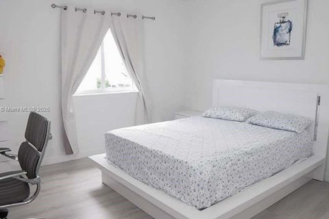 Adosado en venta en Florida City, Florida, 3 dormitorios, 133.78 m2 № 1965839 - foto 18