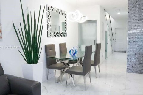 Adosado en venta en Florida City, Florida, 3 dormitorios, 133.78 m2 № 1965839 - foto 3