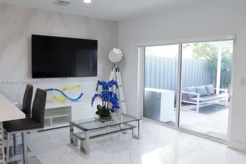 Adosado en venta en Florida City, Florida, 3 dormitorios, 133.78 m2 № 1965839 - foto 5