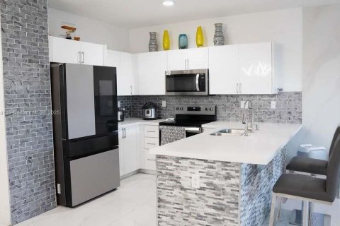 Adosado en venta en Florida City, Florida, 3 dormitorios, 133.78 m2 № 1965839 - foto 10