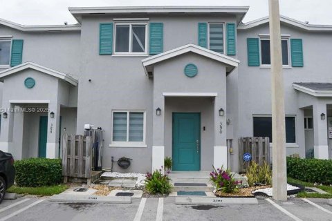 Adosado en venta en Florida City, Florida, 3 dormitorios, 133.78 m2 № 1965839 - foto 1