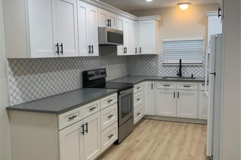 Villa ou maison à louer à Saint Petersburg, Floride: 4 chambres, 168.62 m2 № 2106544 - photo 19