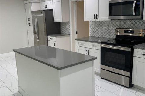 Villa ou maison à Saint Petersburg, Floride 4 chambres, 168.62 m2 № 2106544
