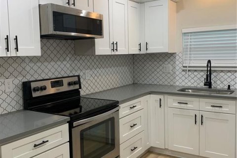 Villa ou maison à louer à Saint Petersburg, Floride: 4 chambres, 168.62 m2 № 2106544 - photo 30