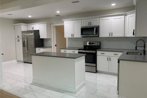 Villa ou maison à louer à Saint Petersburg, Floride: 4 chambres, 168.62 m2 № 2106544 - photo 6