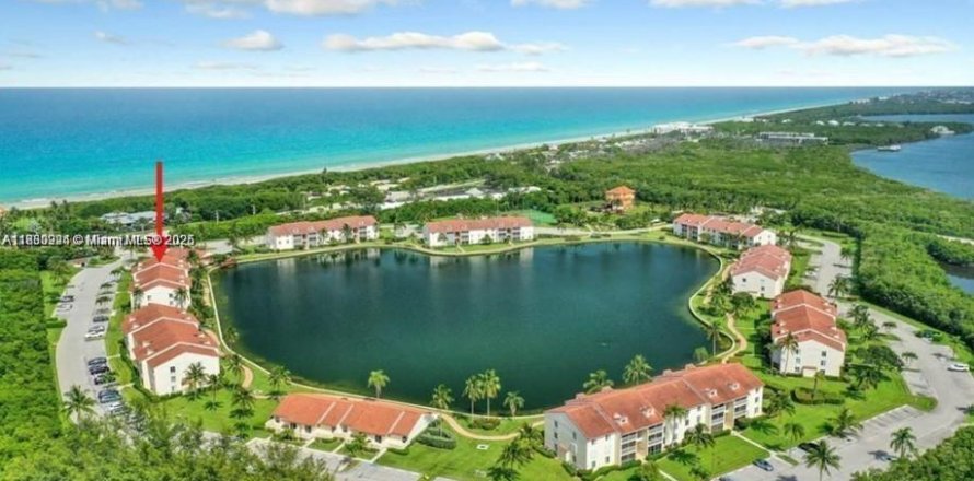 Condominio en Hutchinson Island South, Florida, 2 dormitorios  № 1807049