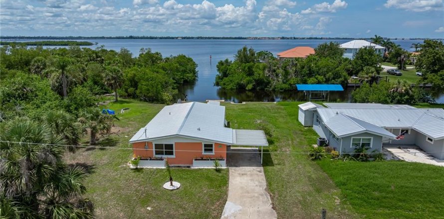 Casa en Punta Gorda, Florida 3 dormitorios, 105.91 m2 № 1797873