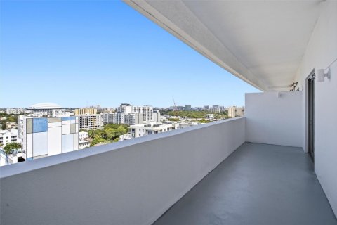 Condominio en alquiler en Miami, Florida, 1 dormitorio, 57.6 m2 № 2339918 - foto 13