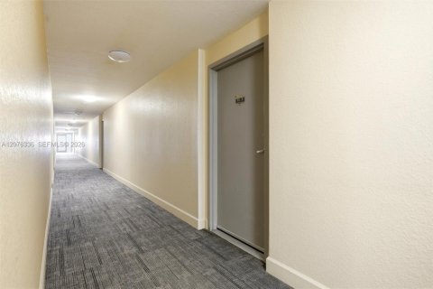 Condominio en alquiler en Miami, Florida, 1 dormitorio, 57.6 m2 № 2339918 - foto 24