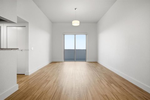 Condominio en alquiler en Miami, Florida, 1 dormitorio, 57.6 m2 № 2339918 - foto 3