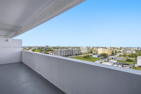 Condominio en alquiler en Miami, Florida, 1 dormitorio, 57.6 m2 № 2339918 - foto 10