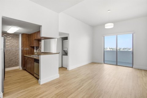 Condominio en alquiler en Miami, Florida, 1 dormitorio, 57.6 m2 № 2339918 - foto 23