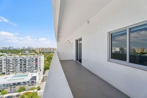 Condominio en alquiler en Miami, Florida, 1 dormitorio, 57.6 m2 № 2339918 - foto 11