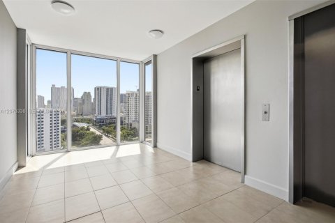 Condominio en alquiler en Miami, Florida, 1 dormitorio, 57.6 m2 № 2339918 - foto 25