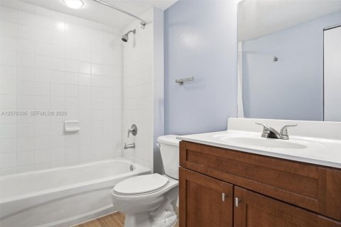 Condominio en alquiler en Miami, Florida, 1 dormitorio, 57.6 m2 № 2339918 - foto 17