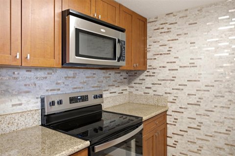 Condominio en alquiler en Miami, Florida, 1 dormitorio, 57.6 m2 № 2339918 - foto 6