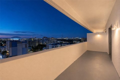 Condominio en alquiler en Miami, Florida, 1 dormitorio, 57.6 m2 № 2339918 - foto 14