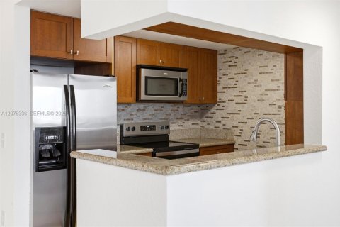 Condominio en alquiler en Miami, Florida, 1 dormitorio, 57.6 m2 № 2339918 - foto 5