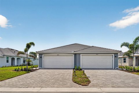 House in Englewood, Florida 2 bedrooms, 145.3 sq.m. № 2092372