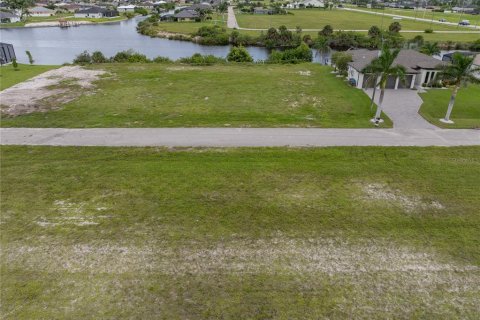 Land in Cape Coral, Florida № 1915288 - photo 14