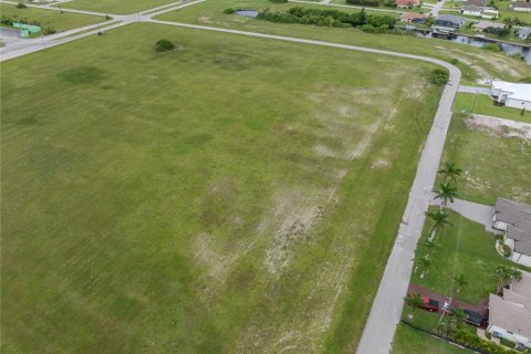 Land in Cape Coral, Florida № 1915288 - photo 2